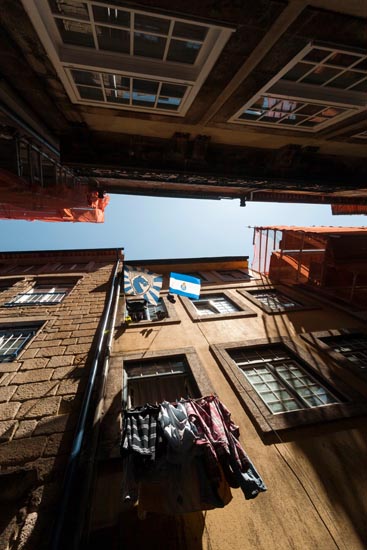 Des drapeaux à la fenêtre / Portugal (2019)