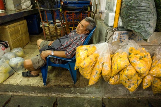 Dormir with the bags of flowers / Thaïlande (2020)