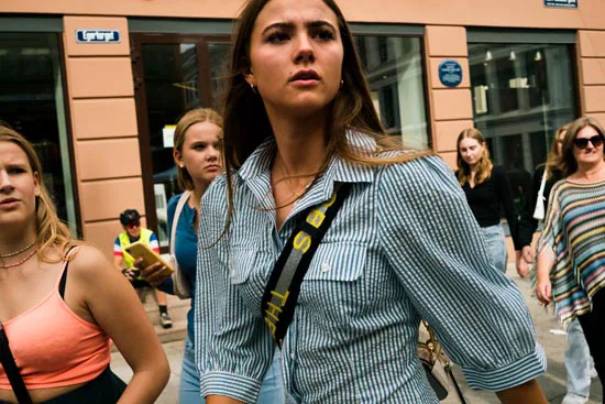 Groupe de filles (et un mec assis) / Norvège (2021)