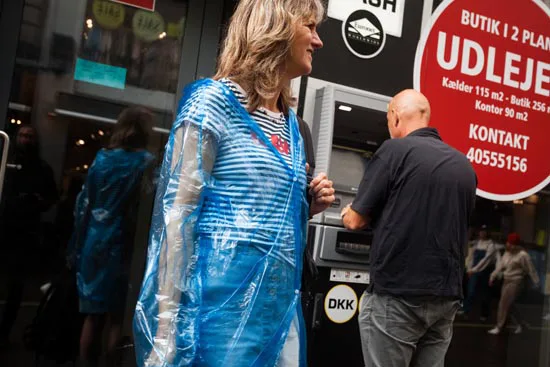 Blue Plastoc Raincoat x 2 (si on compte le reflet) / Danemark (2021)