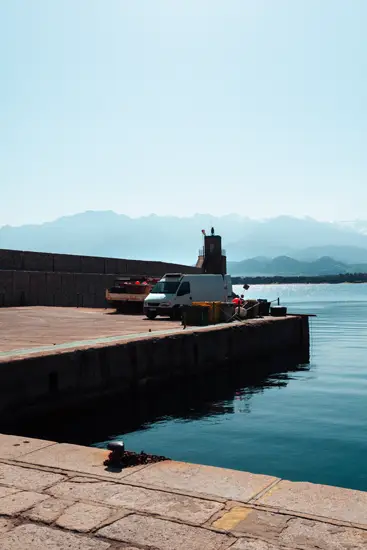 Renault Master sur le port de Calvi / Corse (2023)