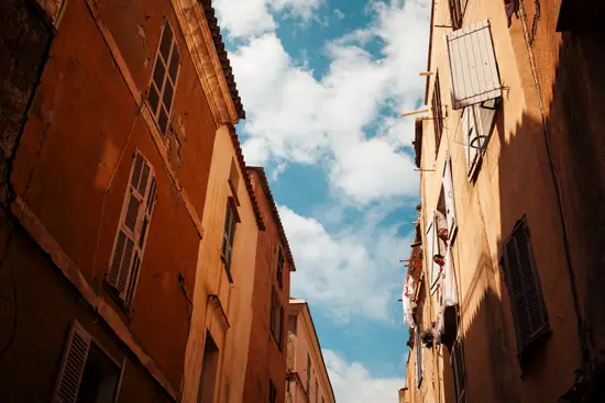 Des gens à la fenêtre / Corse (2023)