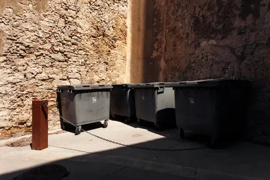 4 poubelles / Corse (2023)