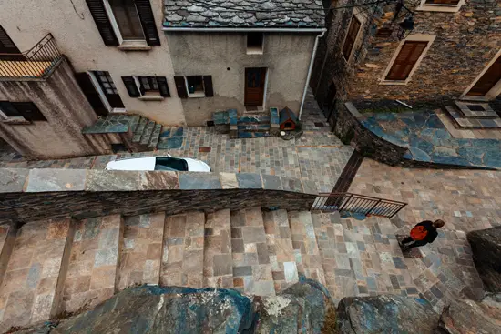 Village en pierre sous la grissaille / Corse (2023)
